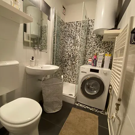 Ruhiges Mit Balkon - Wohlfuehlen In