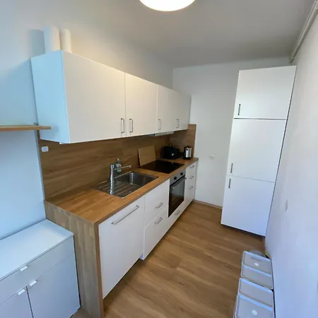 Apartment Ruhiges Mit Balkon - Wohlfuehlen In *