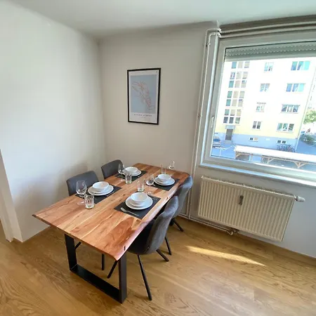 Ruhiges Mit Balkon - Wohlfuehlen In