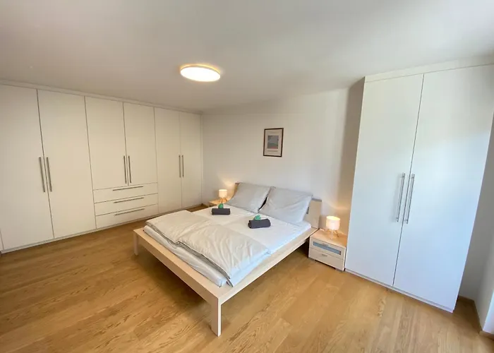 Ruhiges Mit Balkon - Wohlfuehlen In Lägenhet